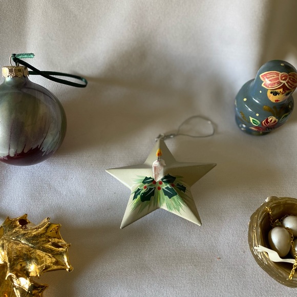 Christmas Lot including Nesting Dolls, Hallmark, & Hand Painted - Picture 7 of 16